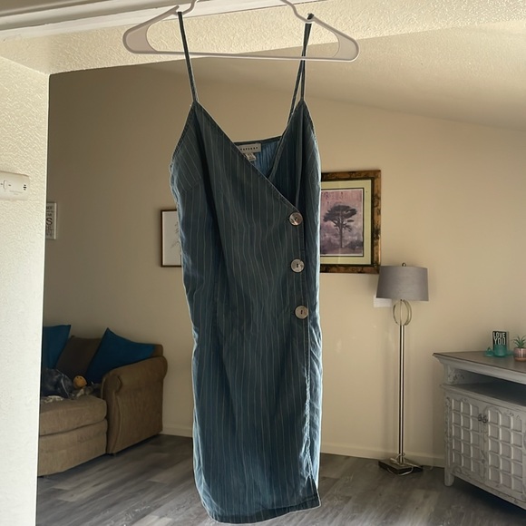 This dress I adored! Especially in summer! - Picture 2 of 5